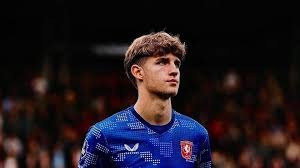 姆巴佩看台起立，为加西亚世界波鼓掌