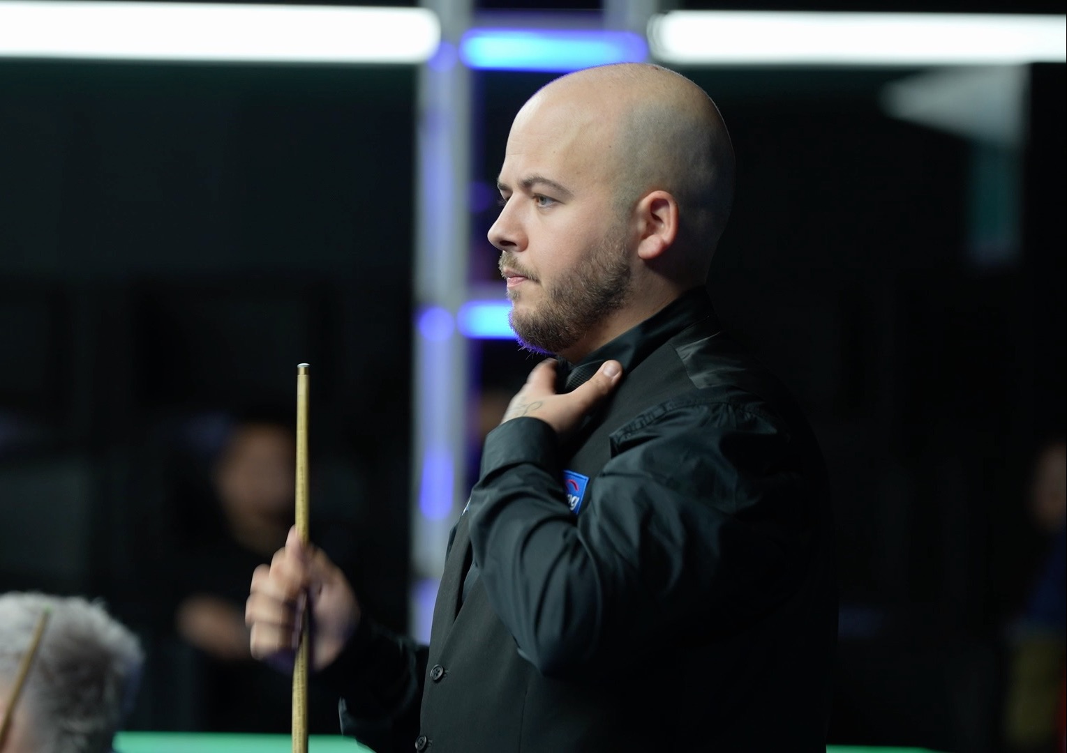 度陷入紧张 度陷入紧张